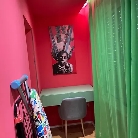 Central Apartment ティラナ